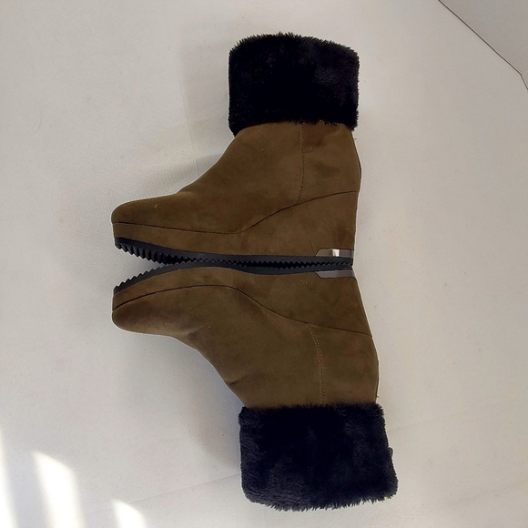 DKNY Nadra Wedge Booties - Picture 6 of 14